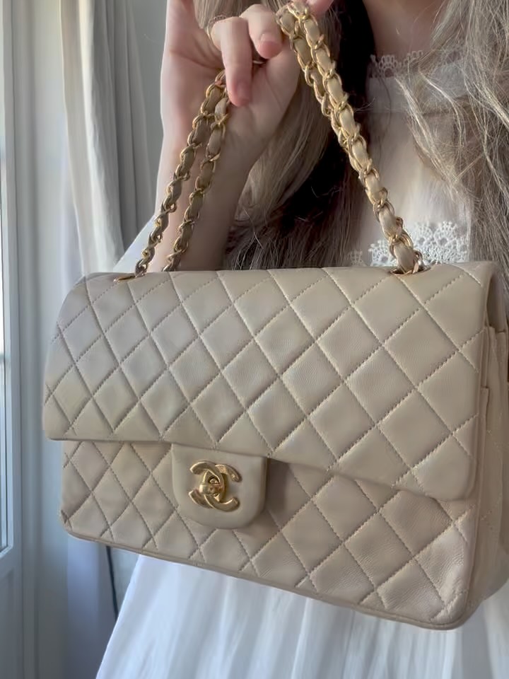 Chanel Classic Flap i beige🤍